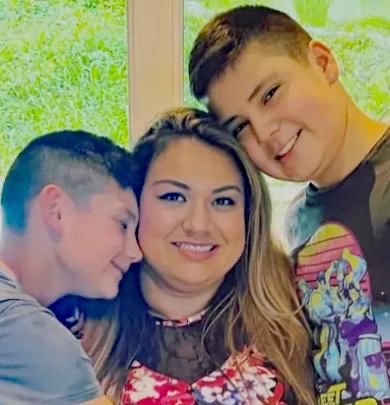 După o ceartă, iubitul mamei a luat pistolul din mașină și i-a împușcat pe toți. Fiul de 15 ani nu a avut nicio șansă