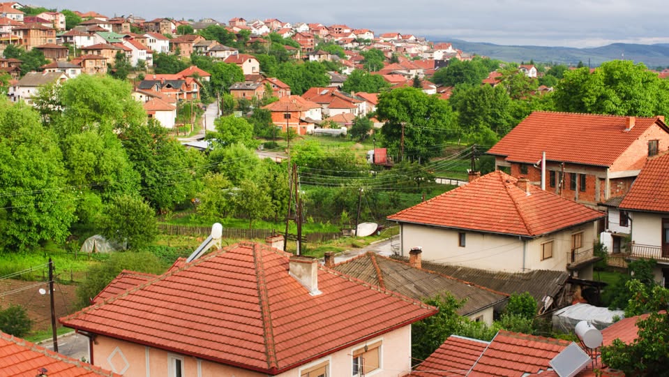 Românii care stau la curte trebuie să afle urgent aceste 5 trucuri ca să plătească facturi la jumătate!