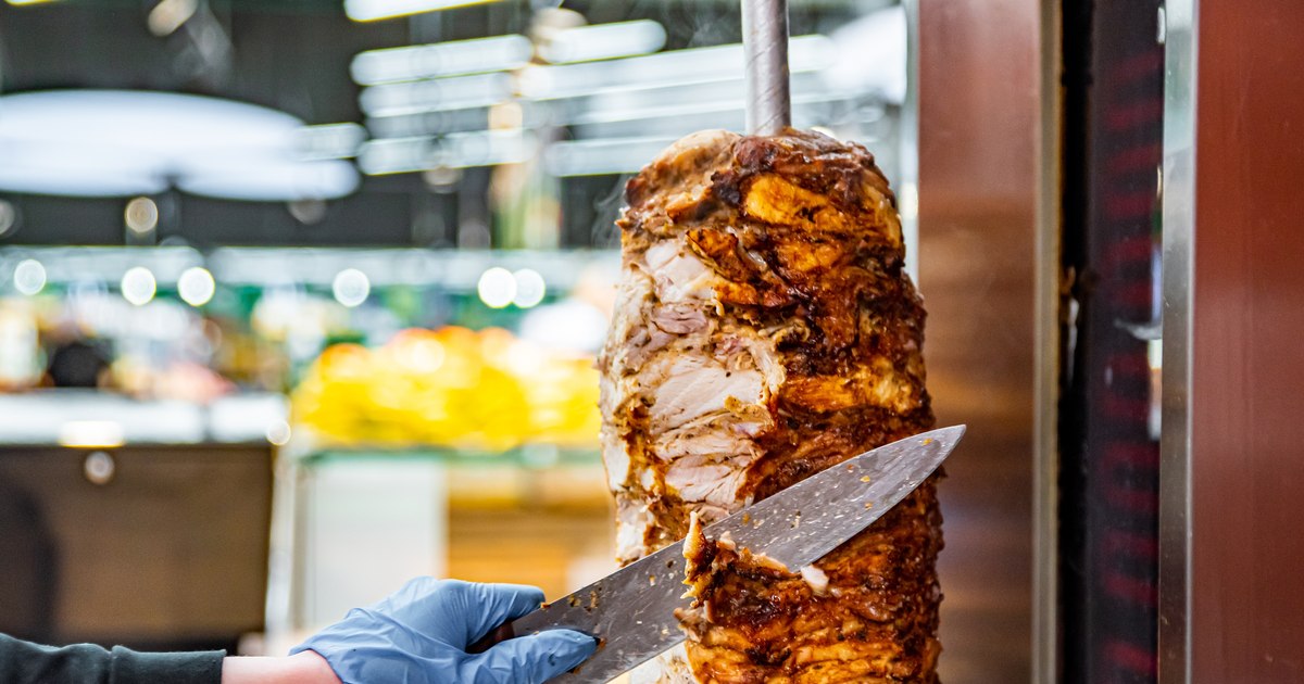 UN TURIST a fost păcălit să plătească pentru un kebab suma de...