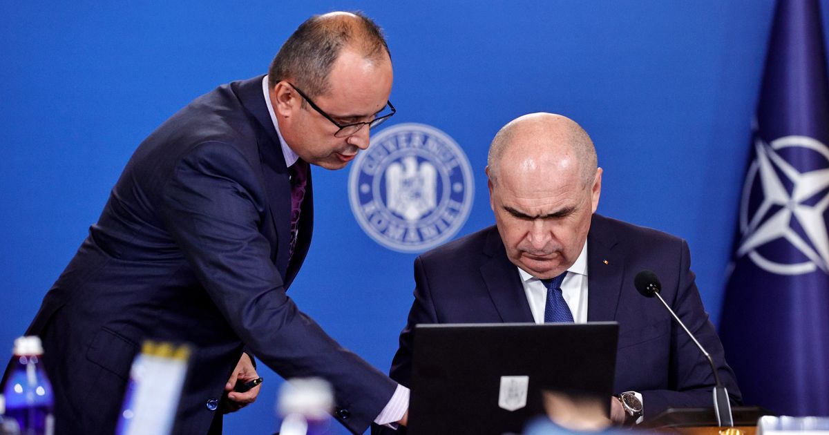 Guvernul a ADOPTAT legea prin care bugetarii nu mai pot cumula pensia cu…