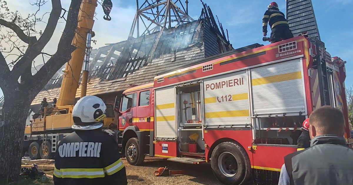 O biserică veche a luat FOC după ce muncitorii au făcut această GREȘEALĂ…