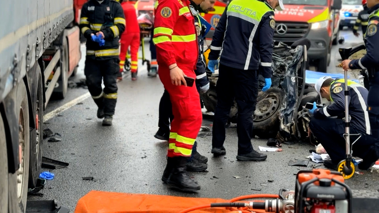 TRAGEDIE sub ochii propriei mame! Un bărbat a MURIT pe loc după ce…