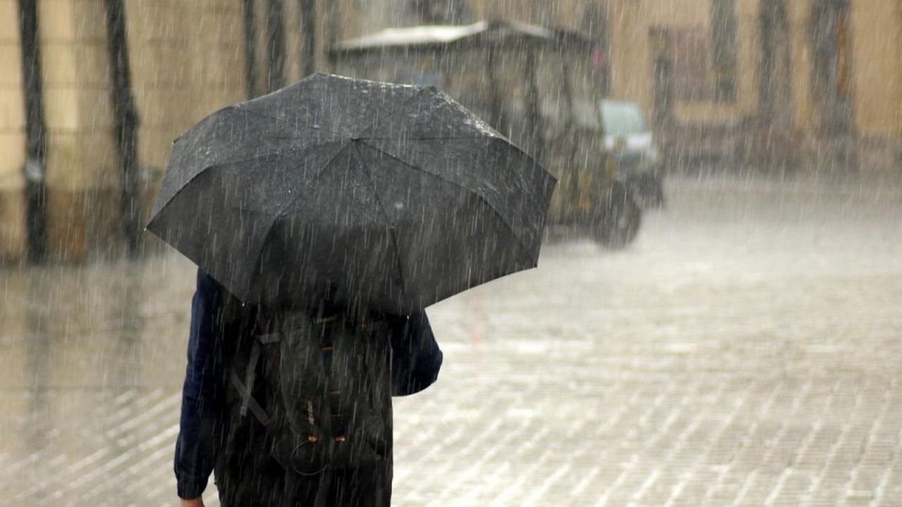 VREMEA se schimbă radical! Meteorologii anunță de luni ploi și ninsori începând cu…