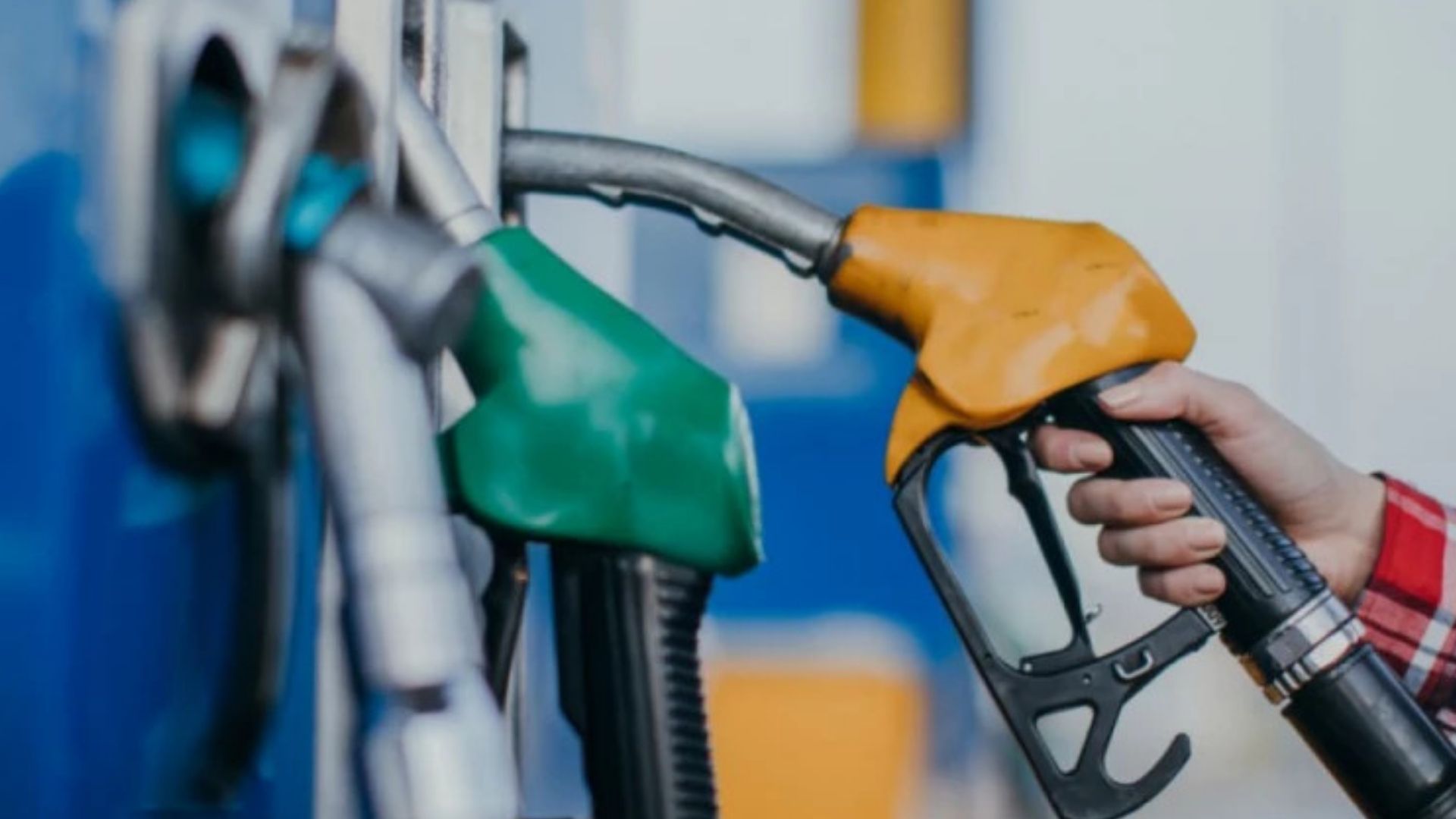 PREȚURILE la carburanți scad drastic după noul acord internațional, litrul ajunge să coste...