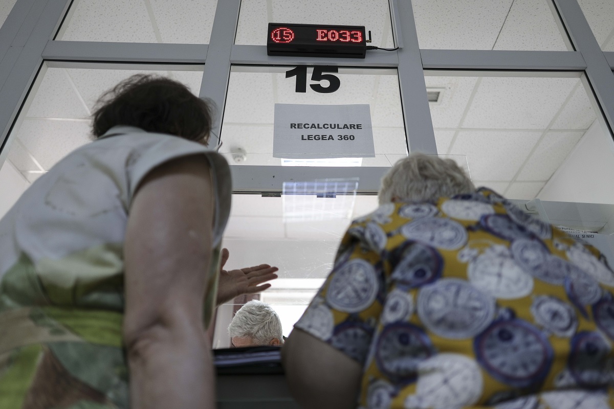 BANII intră în două tranșe, iar pensionarii vizați vor primi un ajutor total de…