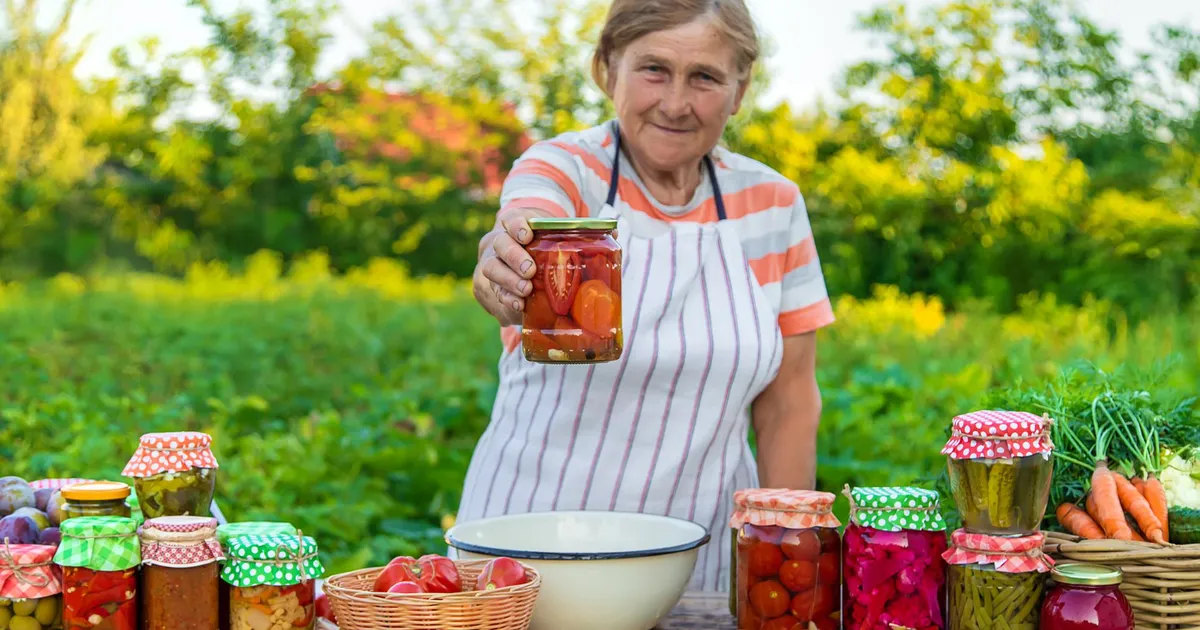 TRUCUL genial care deschide orice borcan înțepenit dacă folosești un elastic și…