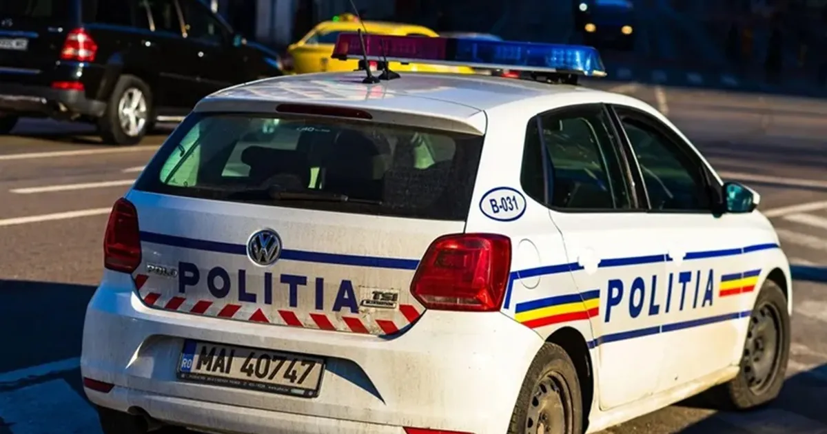 ZECE PERSOANE au ajuns la spital după ce microbuzul a lovit...