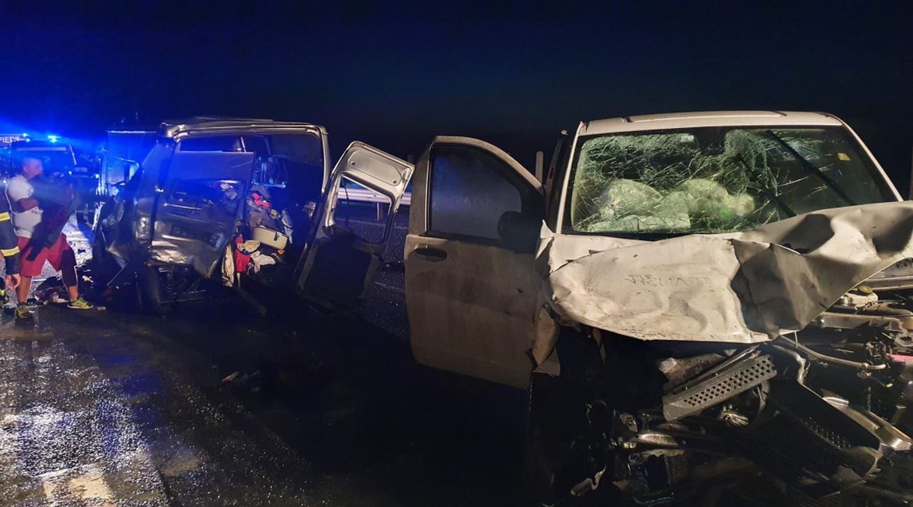 ACCIDENT GRAV între două microbuze pe autostradă, iar numărul victimelor este de…