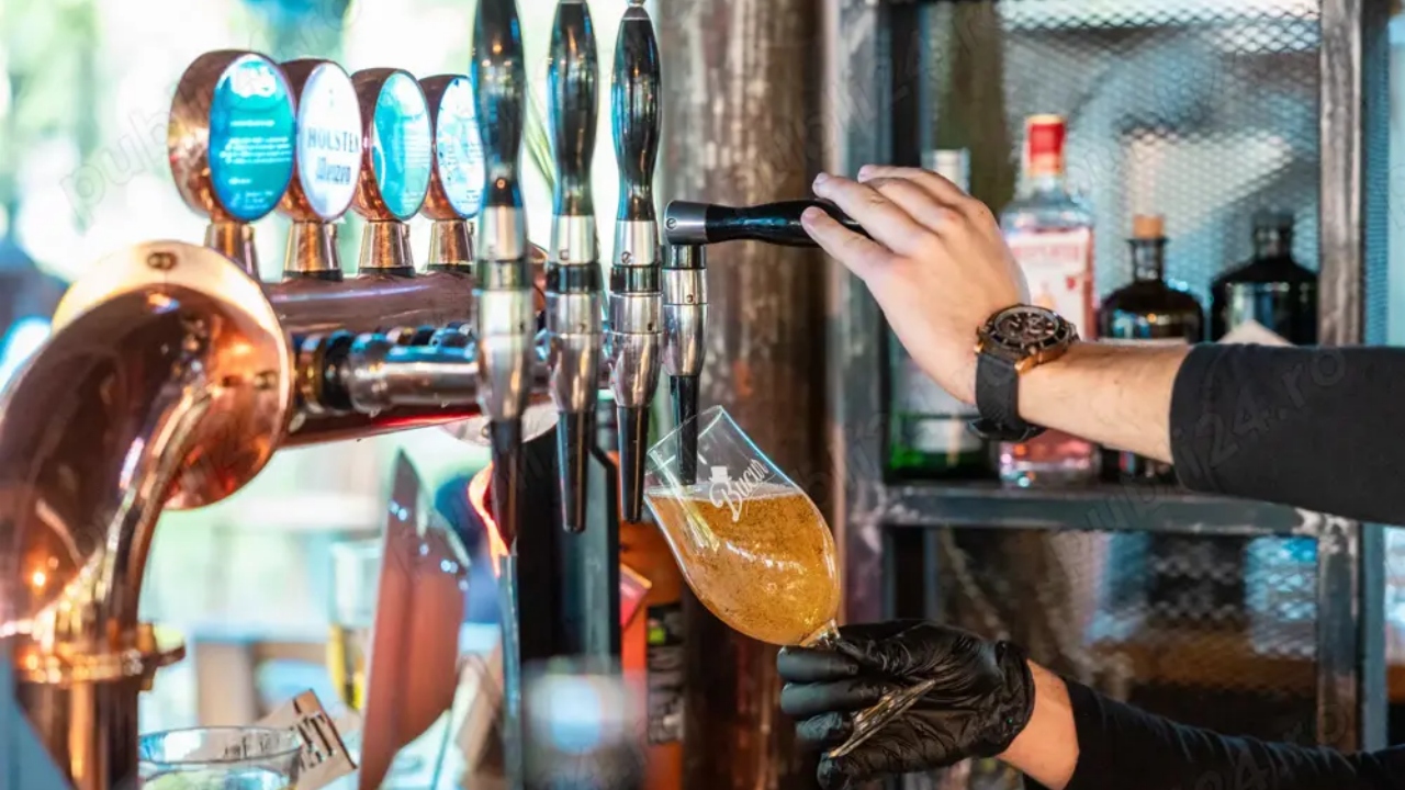Un ajutor de bucătărie CÂȘTIGĂ mai mult decât un barman, ajungând la…