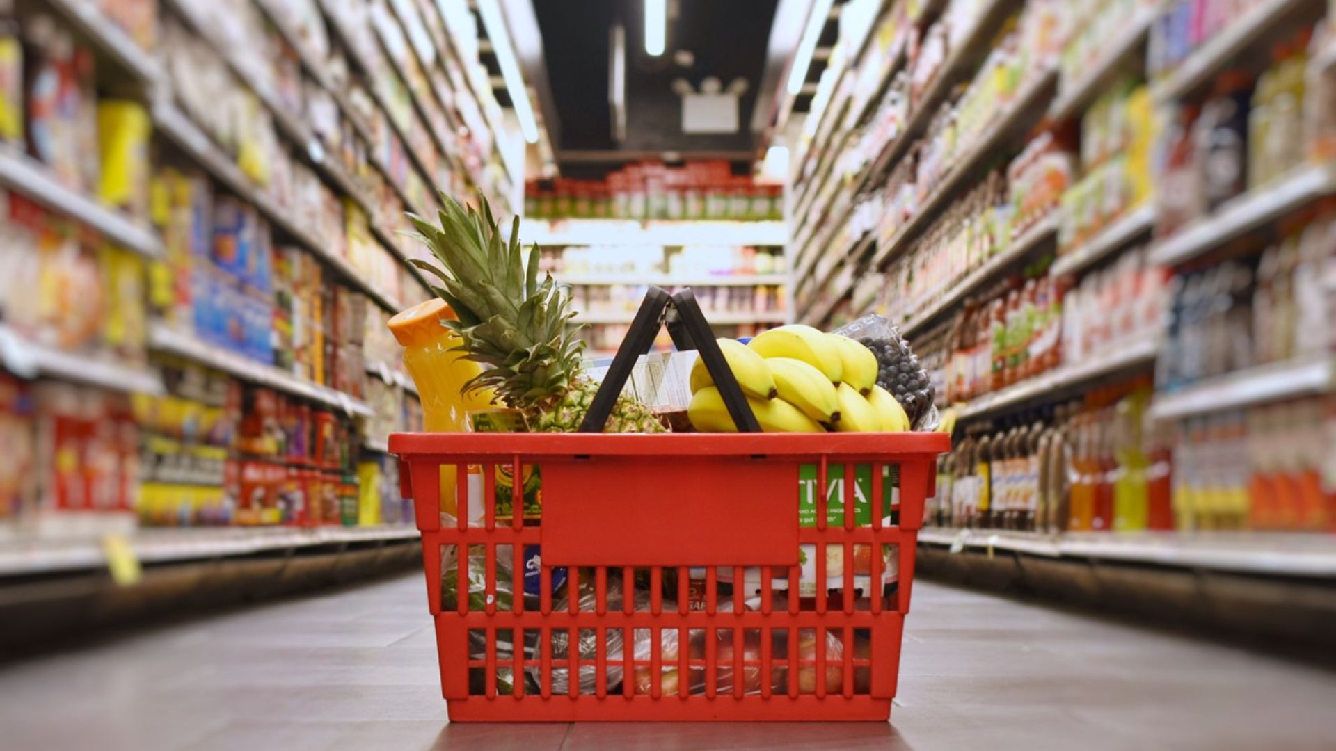 Veste SURPRIZĂ pentru români! Iată ce se întâmplă cu supermarketurile de 1 MAI…