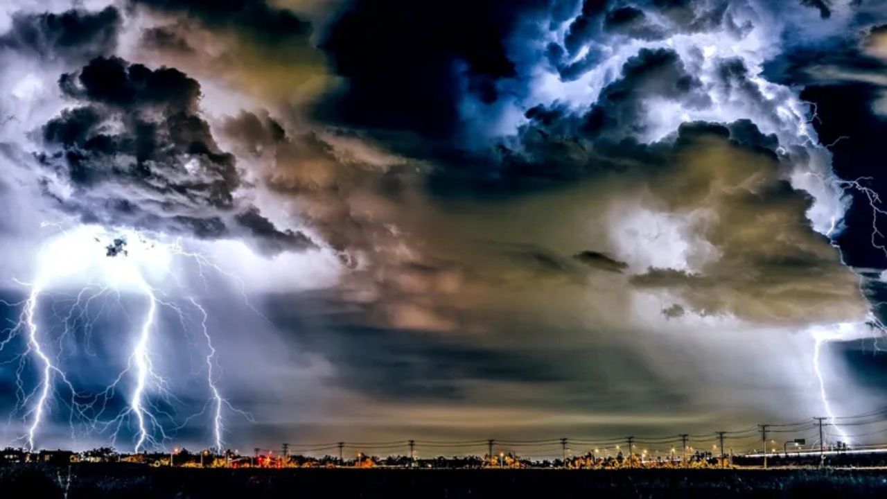 Se întoarce IARNA în România. Meteorologii anunță NINSORI și strat de zăpadă de…