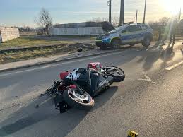 Impact violent după un viraj la stânga deoarece șoferul NU a acordat...