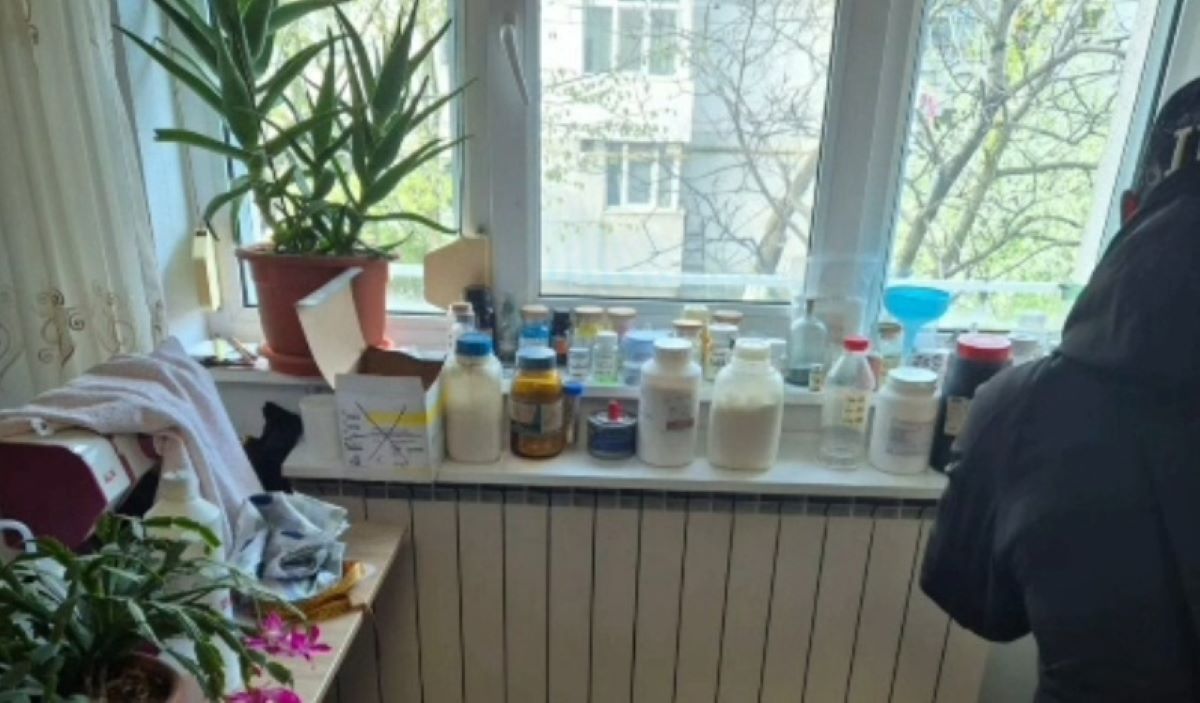 Un tânăr pasionat de experimente a DEPOZITAT în uscătorul blocului zeci de kilograme de…