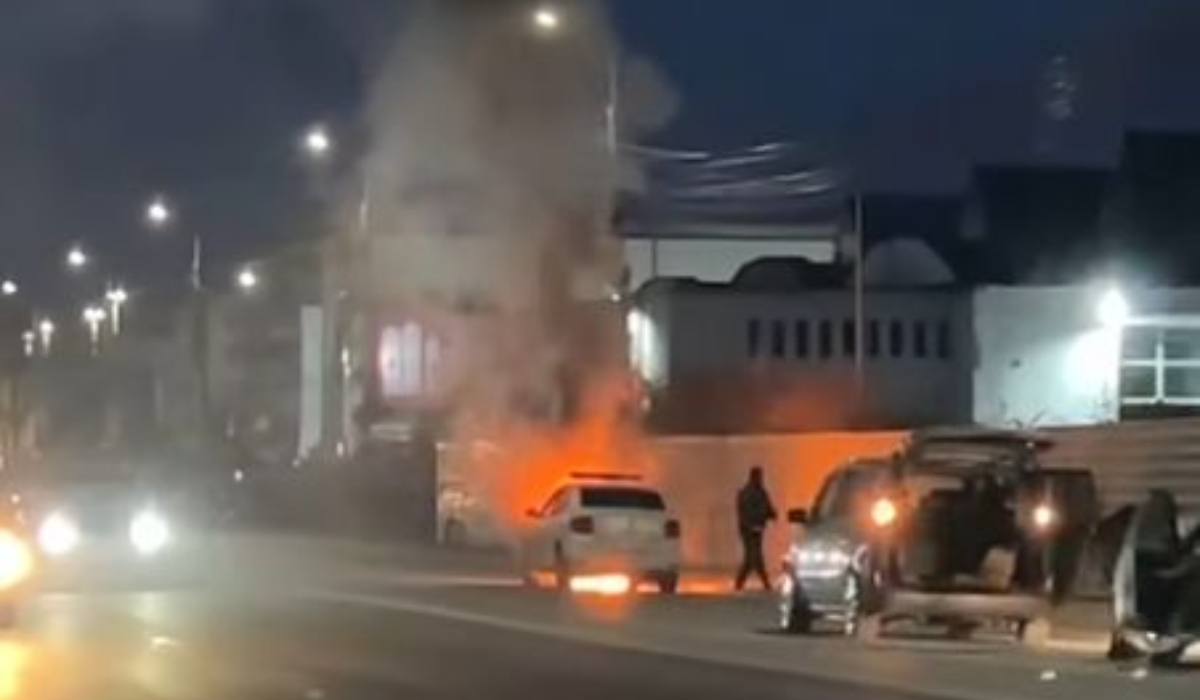 O MAȘINĂ de poliție a luat foc în trafic, iar cauza este…