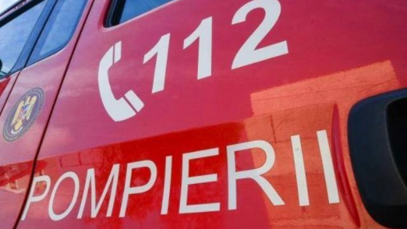 UN PENSIONAR a încercat să își salveze casa, însă pompierii l-au găsit…