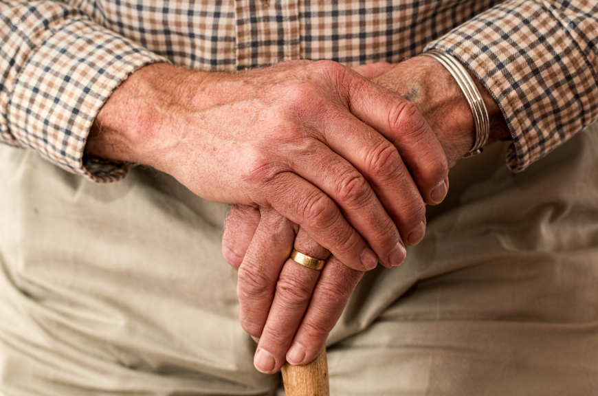 Milioane de pensionari primesc BANI ÎN PLUS în mai, însă plătile încep de pe…