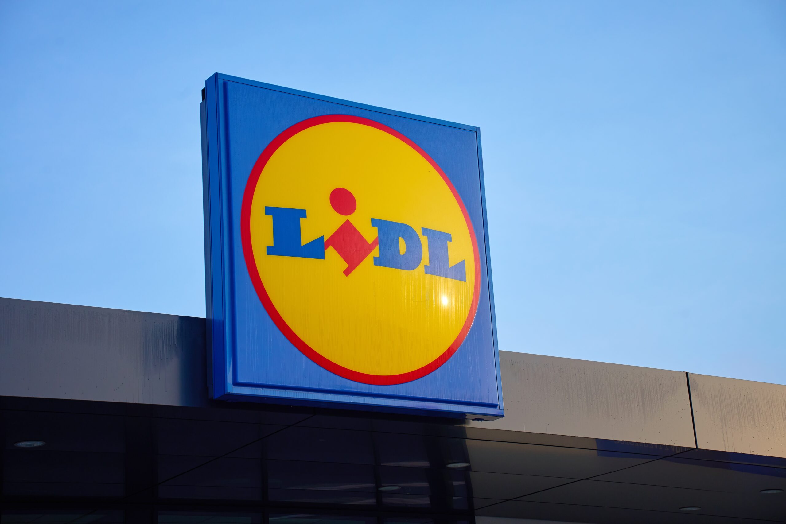 Toate magazinele LIDL din țară se ÎNCHID în zilele de…
