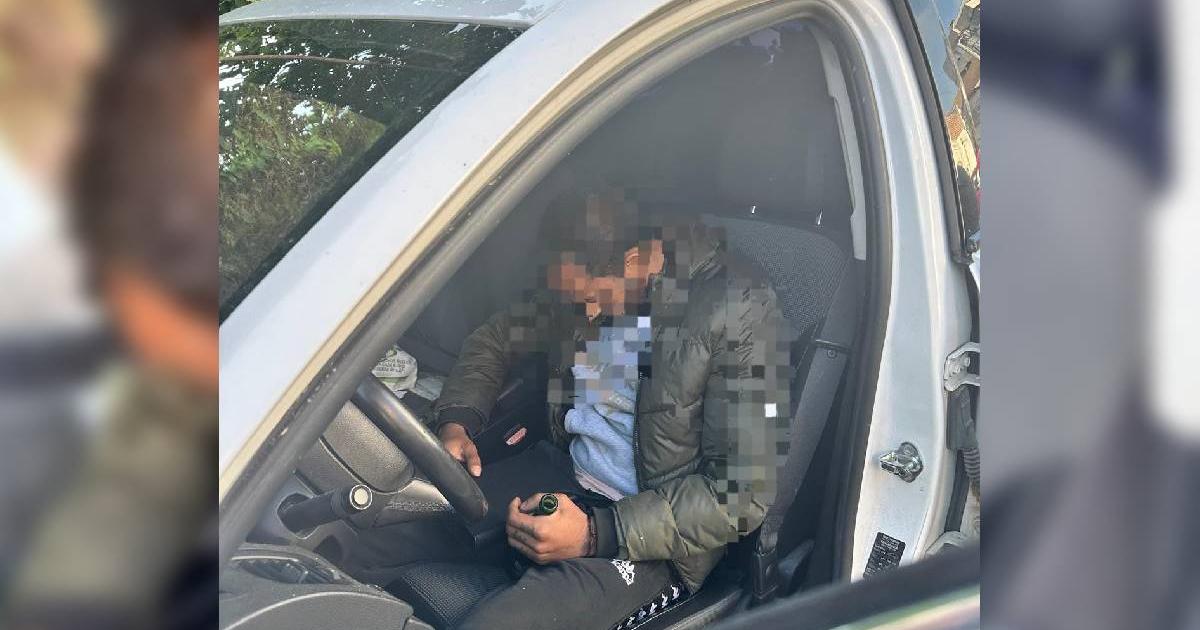 A VRUT să fure o mașină, dar polițiștii l-au prins când dormea chiar…