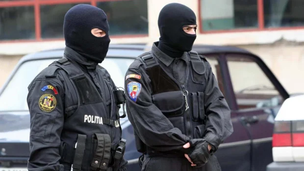 TRAGEDIE după ce un bărbat a deschis focul asupra mascaților care au venit să…