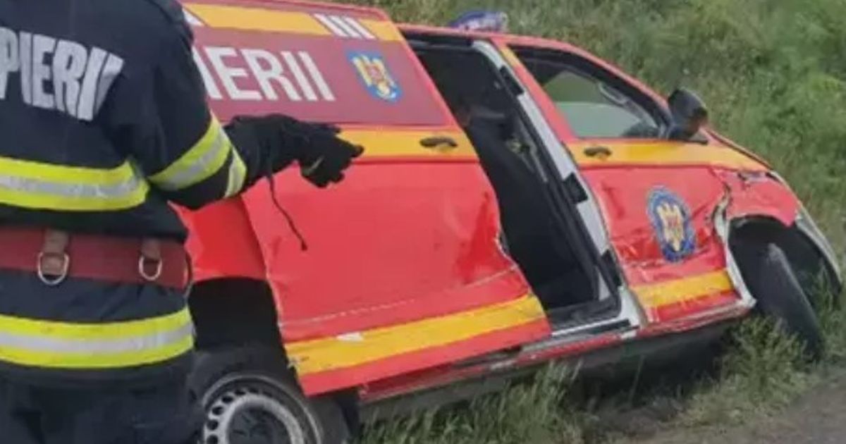 O autospecială SMURD cu cinci pompieri a ajuns în ȘANȚ după ce…