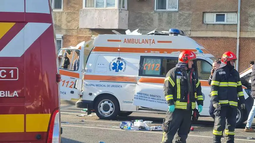Accident rutier pe DN5. Trei persoane au fost rănite după ce mașina în care se aflau s-a răsturnat în afara carosabilului