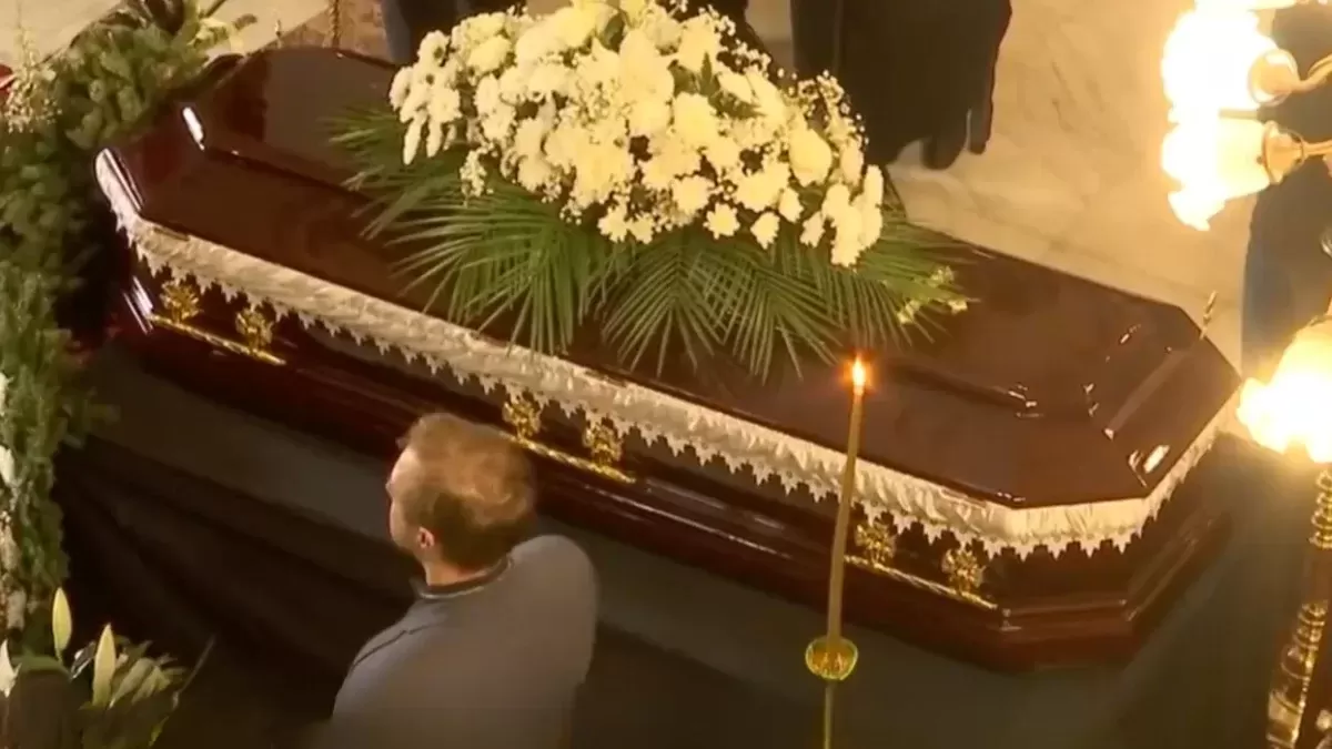 Gesto IMPRESIONANT făcut de mama lui Ioan Isaiu lângă sicriul fiului său…