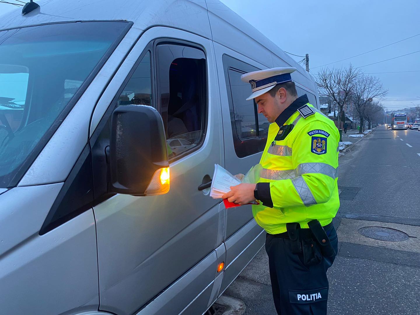 S-a ales cu DOSAR după ce polițiștii au găsit în duba sa peste…
