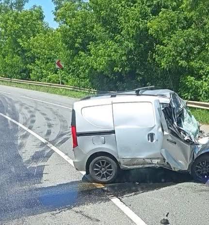 Tragedie fără margini la Răchiteni! Un autoturism a fost zdrobit de un TIR, victima nu a mai avut nicio șansă.
