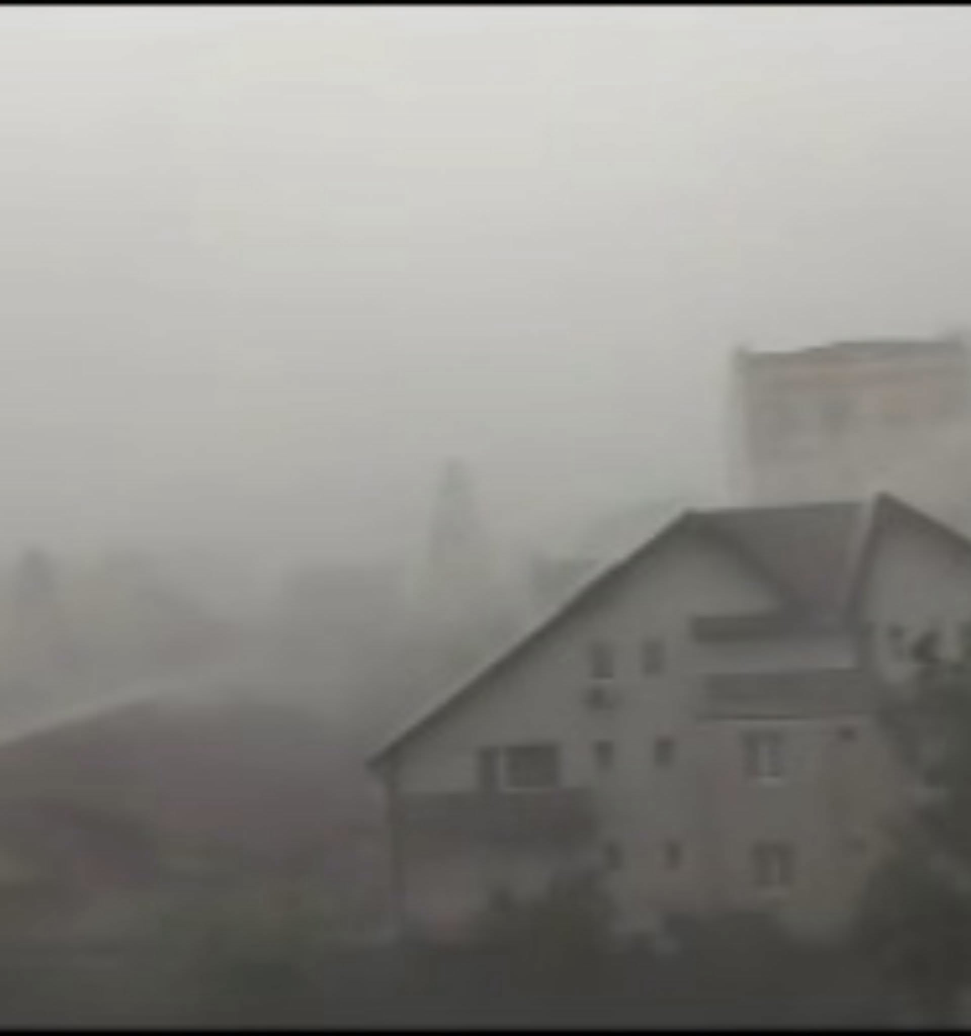 Vremea a luat-o razna! La voi cum este afară acum?