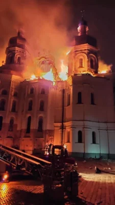 Inima creștinătății, lovită direct! Catedrala din Kiev, în flăcări după atacul rușilor. Bilanț tragic de victime
