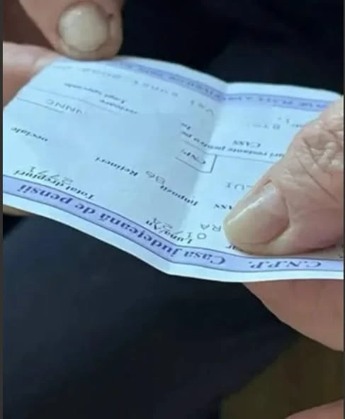 Veste pentru pensionari despre plata pensiilor în luna august. Cine ar putea aștepta mai mult după bani