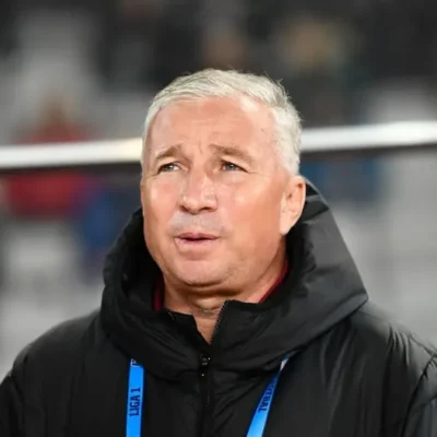 Dan Petrescu, surprins în tribune după un an de coșmar! Cum arată acum antrenorul după operația suferită