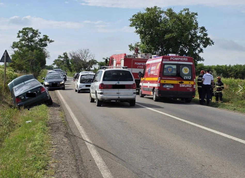 Accident grav lângă Cucorăni. Un bărbat de 33 de ani a ajuns de urgență la spital