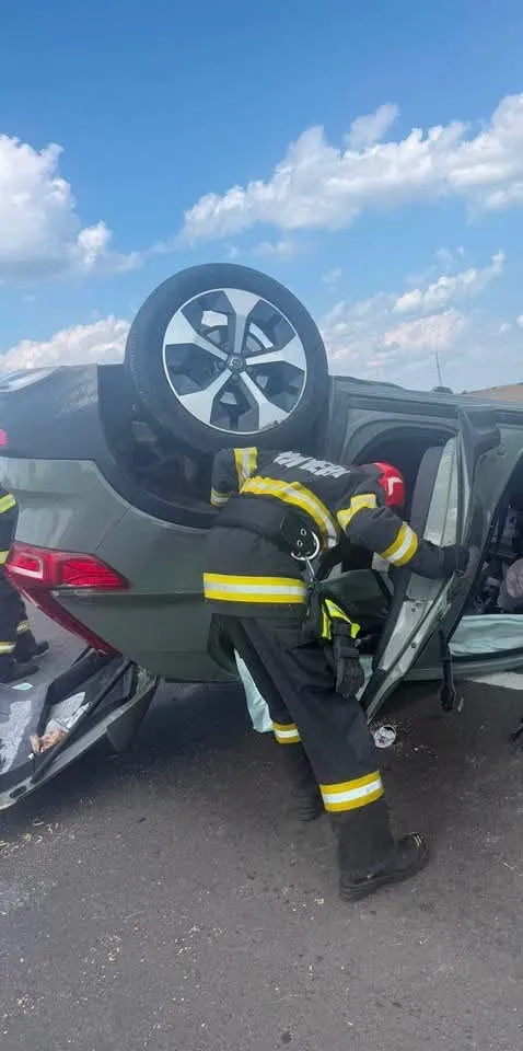 Accident teribil pe DN5! O mașină s-a răsturnat, trei victime au ajuns de urgență la spital