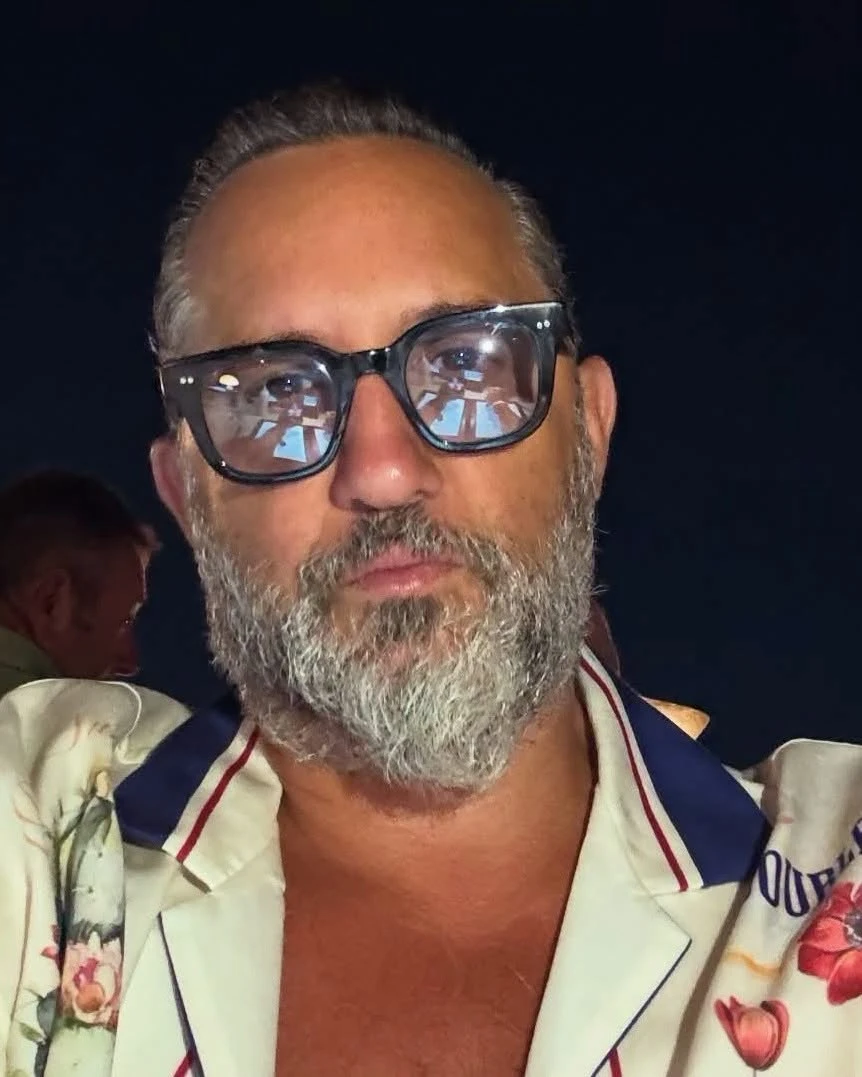 Un cunoscut antreprenor a murit după ce a căzut de la etajul 28 al unui hotel