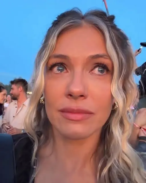Andreea Ibacka a izbucnit în lacrimi la un concert. Emoțiile uriașe trăite de vedetă