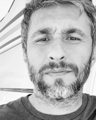 Dragoș Bucur, scandal nocturn cu vecinii din cauza muzicii date la maximum. Poliția, chemată la fața locului