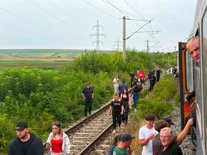 Accident grav la Iași. Două persoane au murit după ce mașina în care se aflau a fost lovită de un tren