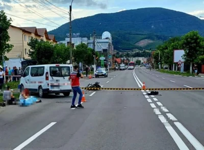 Accident grav pe DN1 la Codlea. Un tânăr de 20 de ani a murit după ce motocicleta pe care se afla s-a ciocnit cu o mașină