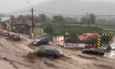 Infern la Bușteni: Viitura a măturat totul în cale, mașini luate de ape și oameni blocați. Ce a rămas în urmă