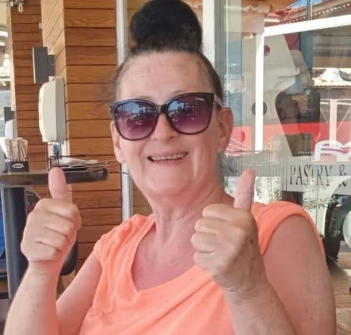 Tragedie medicală. O femeie a murit după ce o infecție pornită de la un fir de păr sub piele s-a răspândit rapid