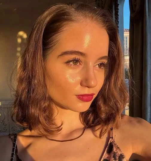 Cum a fost surprinsă Irina Columbeanu. Noua schimbare de look adoptată de fiica lui Irinel și a Monicăi Gabor în America