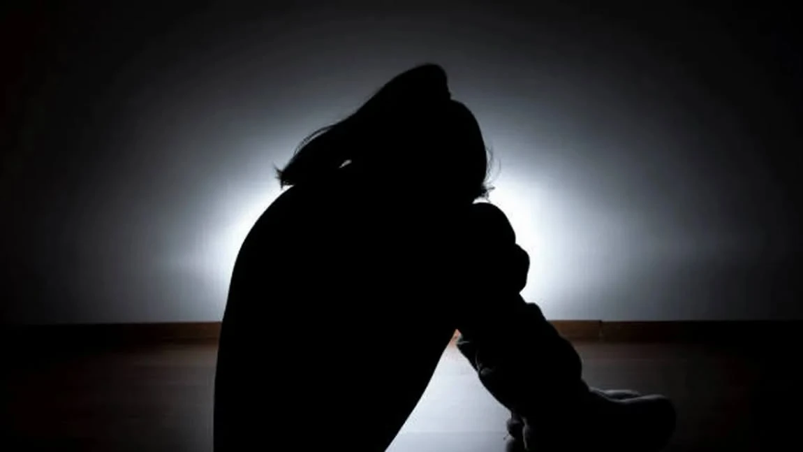 Adolescentă din Mehedinți, victimă a unor abuzuri grave. Trei tineri au fost reținuți de DIICOT