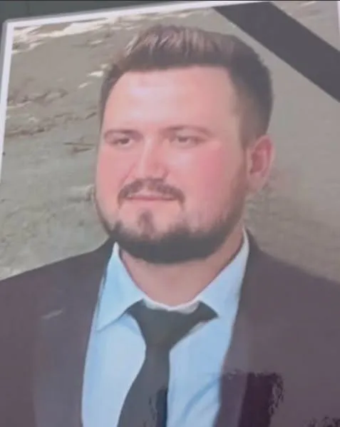 Doliu în biserică. Un preot de 30 de ani a murit la o zi după decesul bunicului său