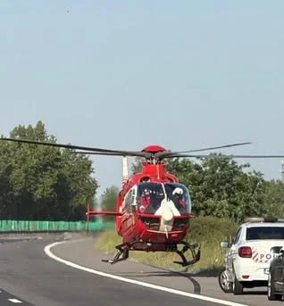 Accident rutier mortal în Mureș. O persoană a decedat și alta a fost rănită grav după ce mașina s-a izbit de un copac
