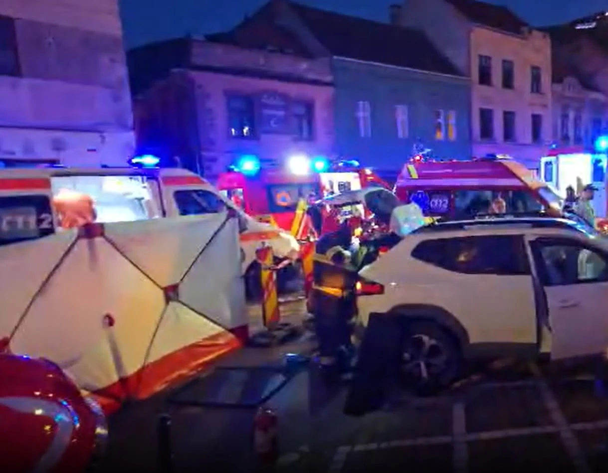Accident rutier grav la Brașov. O mașină a intrat pe trotuar și a lovit pietoni, rezultând doi morți și doi răniți