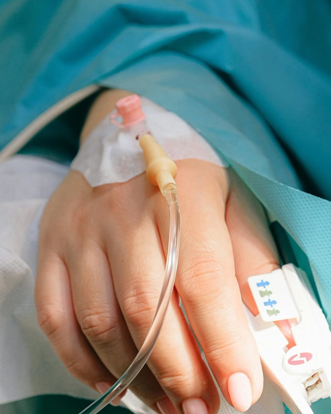 O tânără a mers la spital crezând că are o răceală. A aflat că este în travaliu și a născut imediat