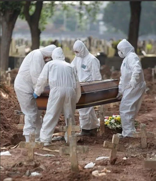 Decizie uluitoare luată în Grecia. Aproximativ 150 de morți de COVID sunt deshumați după ce trupurile au rămas intacte în sacii sigilați