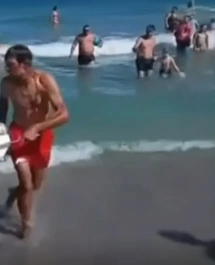 Fragmente de dronă descoperite pe litoralul românesc. Turiștii au intervenit în mare la Năvodari