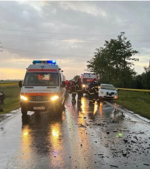 Tragedie rutieră în zori la Cornereva. Un tânër de 18 ani a murit după ce mașina a intrat în zid
